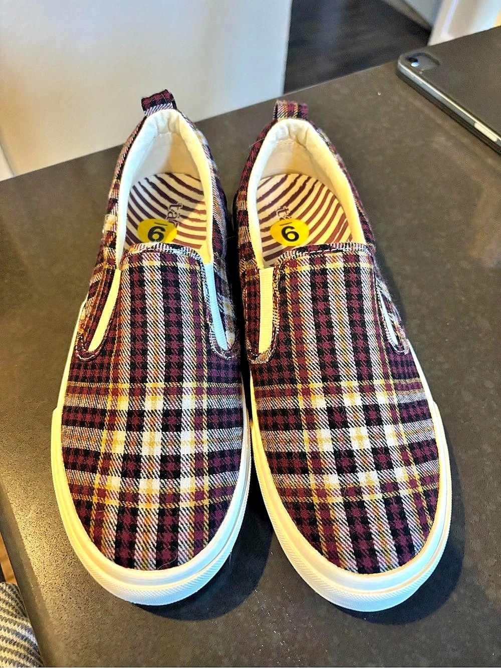 Taos Plaid Slip-On Sneakers US women’s 9